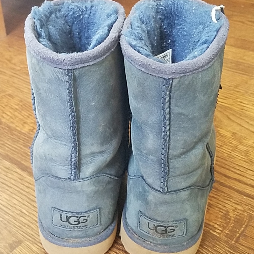 Girls Size 4 Blue Ugg Boots
